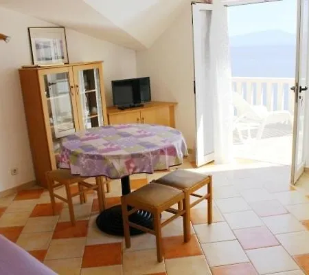 In With Seaview, Terrace, Air Condition, Wifi Appartement