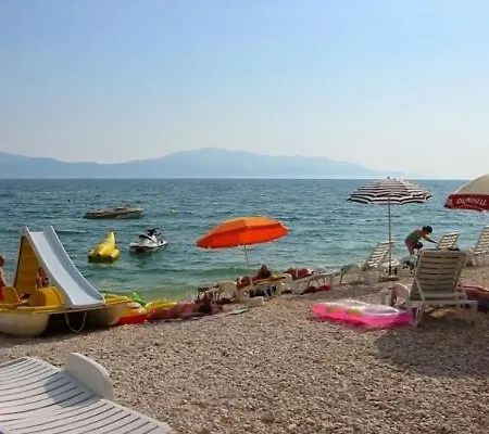 In With Seaview, Terrace, Air Condition, Wifi Appartement *