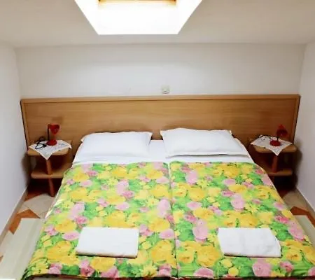 In With Seaview, Terrace, Air Condition, Wifi *